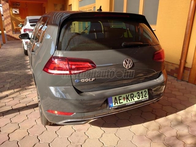 VOLKSWAGEN GOLF VII e-Golf