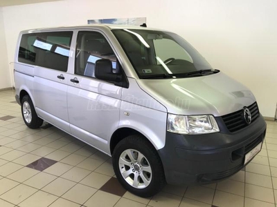 VOLKSWAGEN TRANSPORTER T5 2.5 TDI Caravelle Comfortline 8 személyes!Vonóhorog!Kitűnő állapot!Azonnal vihetö!