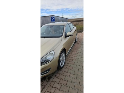 VOLVO S60 2.0 D [D3] Momentum Geartronic