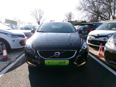 VOLVO V40 2.0 D [D2] Kinetic BLACK EDITION-VEZETETT SZ.KÖNYV!