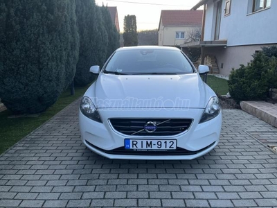 VOLVO V40 2.0 D [D4] Kinetic