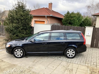 VOLVO V70 2.4 D [D5] Momentum Geartronic