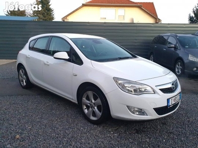 Opel Astra J 1.6 Sport Friss műszaki -Szervízkönyv