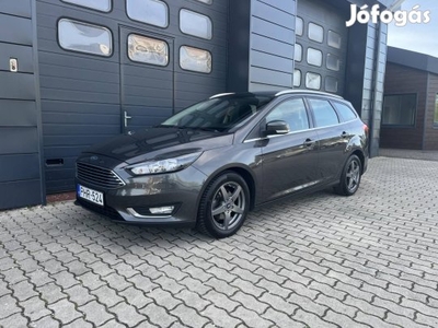 Ford Focus 1.5 TDCI Titanium Szervizkönyv / 27%...