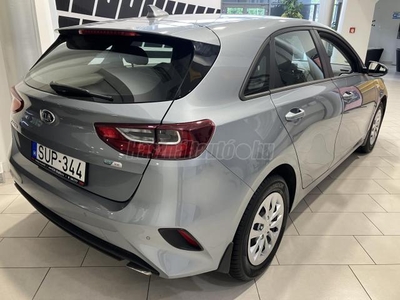 KIA CEE'D Ceed 1.0 T-GDI Silver 120 LE. Magyar. Szervizkönyv. Kamera