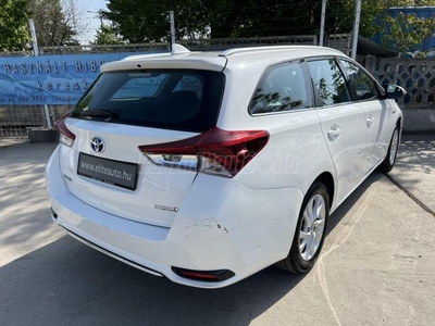 TOYOTA AURIS Touring Sports 1.8 HSD Live TSS (Automata) 2018 - kamera - navi - ülésfűtés - vezetést támogató rendszerek