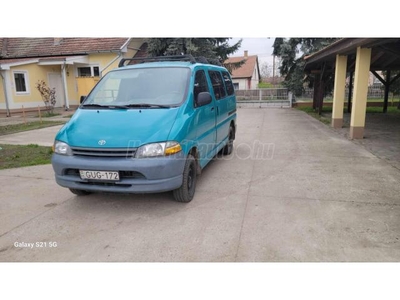 TOYOTA HI-ACE Hiace 2.4 D Glass Van