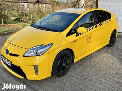 Toyota Prius 1.8 HSD Live (Automata)