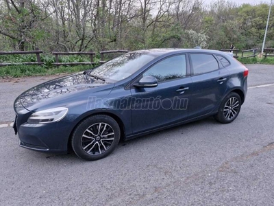 VOLVO V40 2.0 D [D4] Momentum Geartronic D4