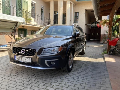 VOLVO XC70 2.0 D [D4] Momentum