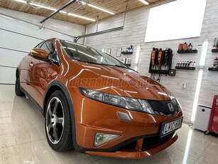 HONDA CIVIC 1.8 Executive Bi-Xenon--2x digitKlíma--Panorámatető--8xlégzsák--Magyar