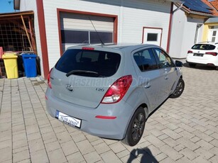 HYUNDAI I20 1.25 Color limited edition SZERVIZKÖNYV. 1. TULAJDONOSTÓL. TEMPOMAT