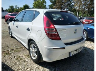 HYUNDAI I30 1.6 CRDi LP Comfort Jéghideg klíma!6 fokozatú kézi váltó!Téli-nyári kerekek!