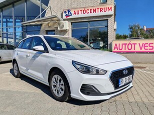 HYUNDAI I30 1.6 CRDi MP Life MAGYAR-1 TULAJ-VEZETETT SZERVIZ-GYÁRI FÉNY-ÚJ GUMIK