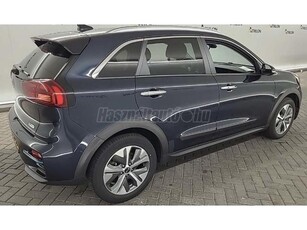 KIA NIRO e-Niro 64kWh Platinum Facelift Fűthető bőrbelső. Ülésszellőztetés.Elektromos ülésállítás.Tolatókamera