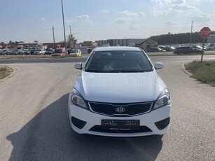 KIA PRO CEE'D 1.4 CVVT EX