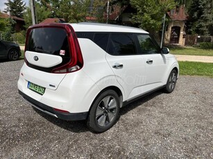 KIA SOUL EV 64kWh Platinum Harman/Kardon. 8xkerék. 2xtöltőkábel. fűthető ülés/kormány. érv. KIA jótállás