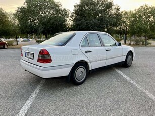 MERCEDES-BENZ C-OSZTÁLY C 180 Elegance ROZSDAMENTES