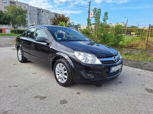 OPEL ASTRA H Sedan 1.6 Cosmo MAGYARORSZÁGI 175010 KM