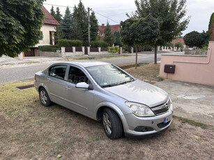 OPEL ASTRA H Sedan 1.6 Enjoy