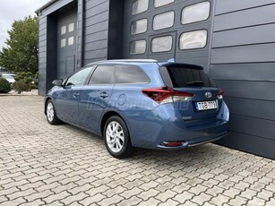 TOYOTA AURIS Touring Sports 1.4 D-4D Active Trend+ SZERVIZKÖNYV / 27% ÁFÁS / 1.TULAJ / MAGYARORSZÁG-i / PANORÁMA / KAMERA