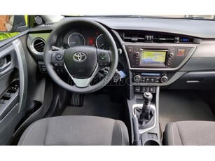 TOYOTA AURIS Touring Sports 1.6 Limited Navi Ülésfűtés Radarok Kamera Tempomat