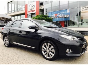 TOYOTA AURIS Touring Sports 1.8 HSD Lounge (Automata) PANORÁMATETő++AUTÓBESZÁMÍTÁS