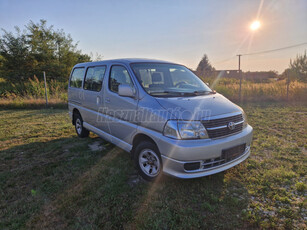 TOYOTA HI-ACE Hiace 2.5 D-4D BUS Stilus