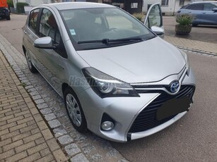 TOYOTA YARIS 1.5 HSD Active e-CVT /// HIBRID-BENZIN-ELEKTRO 128.000.-KM! NAVI-KAMERA TEMPOMAT NÉMET AUTÓ KITŰNŐ ÁL