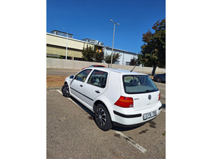 VOLKSWAGEN GOLF IV 1.6 Trendline