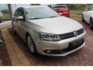 VOLKSWAGEN JETTA VI 2.0 CR TDI Highline MO-i/TKAMERA/FÉLBŐR