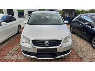 VOLKSWAGEN TOURAN 1.6 Trendline 111.749 Km. VEZETETT SZERVIZKÖNYV