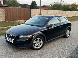 VOLVO C30 2.0 D Vezetett Szervizkönyv!