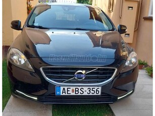 VOLVO V40 1.6 D [D2] Momentum M