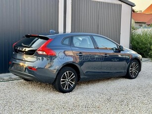 VOLVO V40 2.0 D [D2] Momentum GYÁRI FÉNY. FRISS SZERVÍZ! LED.SÁVTARTÓ.HOLTTÉR F.ÜL.FŰTÉS. ON CALL. NAVI