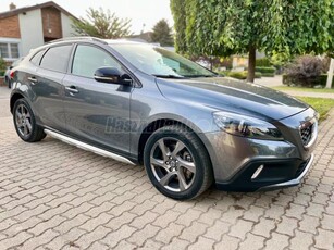 VOLVO V40 Cross Country 2.0 D [D3] Momentum Geartronic 5 HENGERES. LIMITÁLT KIADÁS. 8 VOLVO KERÉK. THULE TETŐCSOMAGTARTÓVAL. VONÓHOROG