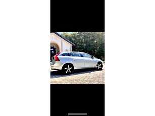 VOLVO V60 2.4 D [D6] PHEV AWD Momentum Geartronic