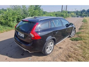 VOLVO V60 Cross Country 2.0 D [D4] Summum Geartronic