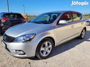 KIA CEE'D 1.4 LX Navi! 128ekm! Igazolt km! Temp...