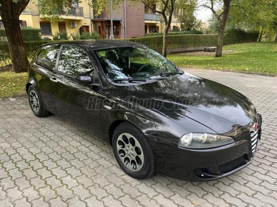 ALFA ROMEO 147 1.6 T. Spark Distinctive Kitűnő műszaki állapotú! Téli - Nyári gumi! Klíma!