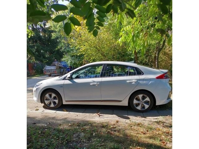 HYUNDAI IONIQ electric Comfort Navi (Automata) M. o-i GYÁRI GARANCIÁS / VEZETETT SZ. KÖNYV / Tulajdonostól eladó