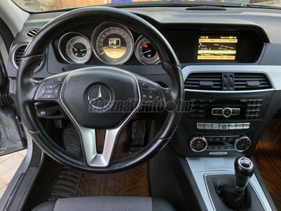 MERCEDES-BENZ C 180 T BlueEFFICIENCY Avantgarde Sérülés mentes vezetett szervizkönyves. Face lift modell