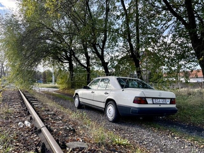 MERCEDES-BENZ W 124 200D TAXI