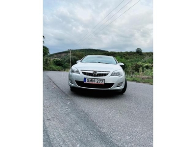 OPEL ASTRA J 1.4 T Cosmo