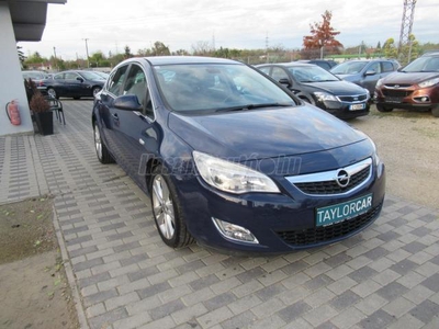 OPEL ASTRA J 1.6 Cosmo / 168 EZER KM / SZERVIZKÖYNV / 18 ALU / FÉLBŐR /