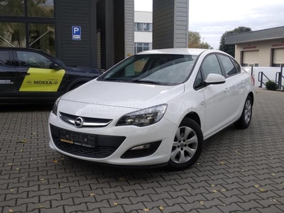 OPEL ASTRA J Sedan 1.6 Enjoy EURO6 Opel Márkakereskedésből! Végig vezetett szervízkönyvvel!