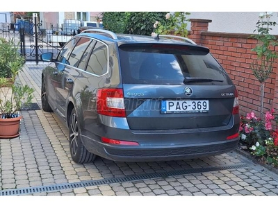 SKODA OCTAVIA Combi 1.6 CR TDI Style Dynamic Panorama/90eKm-Mo.-i./balesetmentes/gyári 17-es 4+4 alu-F./LED+Bi-Xenon