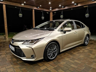 TOYOTA COROLLA Sedan 1.8 Hybrid Executive VIP e-CVT Magyarországi! Azonnal elvihető! Garanciális!