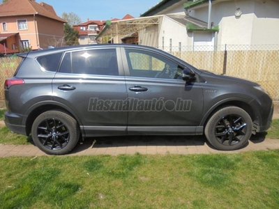 TOYOTA RAV 4 Rav4 2.5 Hybrid Executive MY18 e-CVT full extra még 5 évH garancia Black Edition karambolmentes elektromos szervizkö