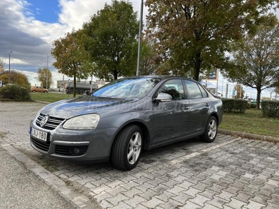 VOLKSWAGEN JETTA V 1.6 Trendline DSG